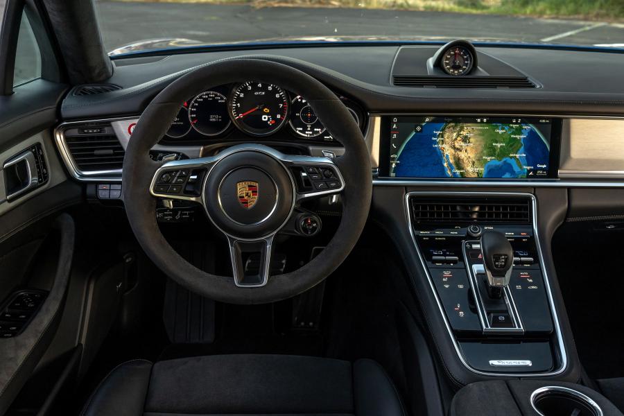 Торпедо Porsche Panamera GTS (971) 2019 года  (NA) (фото 32 из 40)